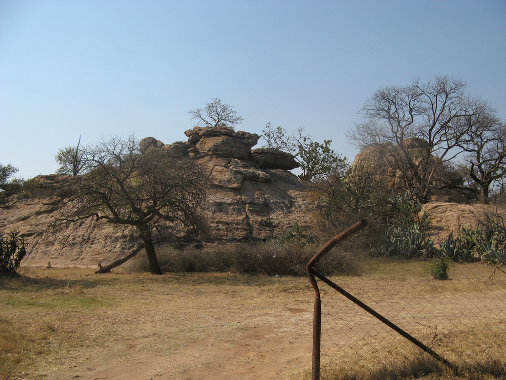 Ботсвана, Неподдържано археологическо място в Серове
